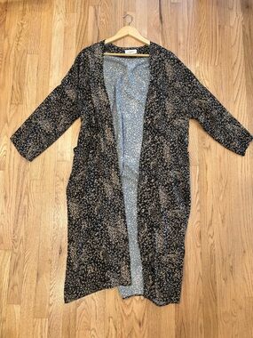 Carly Jean Los Angeles Black and Beige Floral Open Duster Cardigan